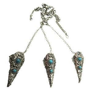 Silver tone gothic finger armor with chain and turquoise beads‎ accents